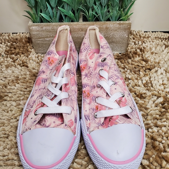 SOLD✅️Women floral sneakers - Picture 2 of 7
